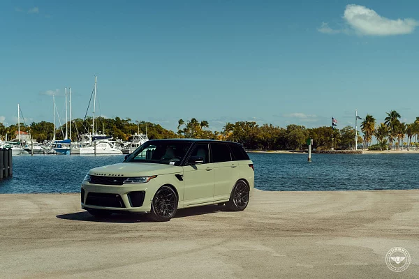 Фото дисков Vossen UV-1 Черный глянец на Range Rover Sport II
