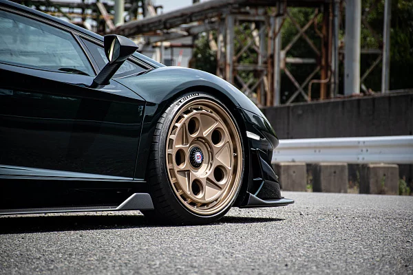 Фото дисков HRE 454 GTM Сатиновая шампань на Lamborghini Aventador