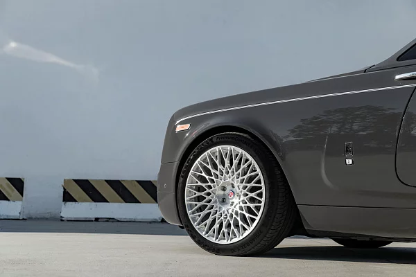 Фото дисков HRE 501M Глянцевый лак на Rolls-Royce Phantom