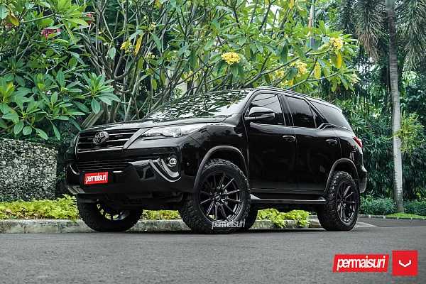 Фото дисков Vossen HF6-1 Черный сатин на Toyota Fortuner II