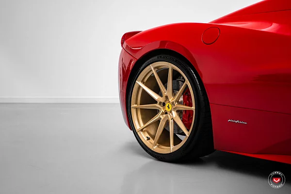 Фото дисков Vossen EVO-2 Глянцевое золото на Ferrari 458