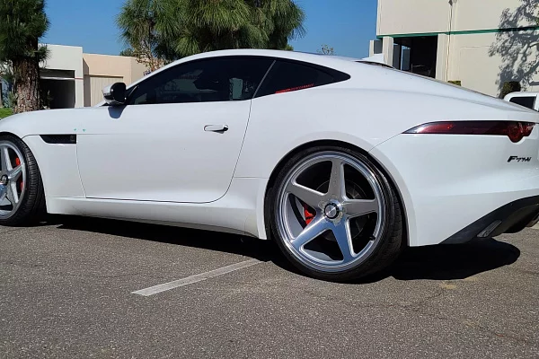Фото дисков Giovanna Cinque Глянцевый лак на Jaguar F-Type