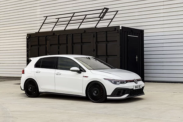 Фото дисков Rotiform GRZ Черный сатин на Volkswagen Golf VIII