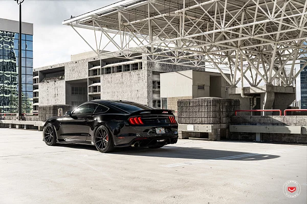 Фото дисков Vossen M-X2 Черный глянец на Ford Mustang VI