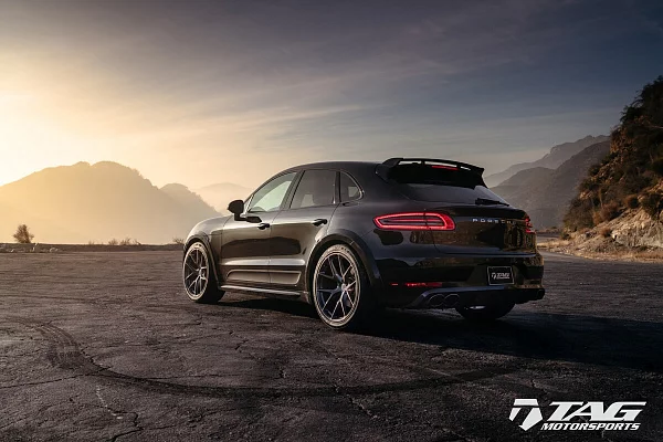 Фото дисков HRE P101 Глянцевый темный лак на Porsche Macan I