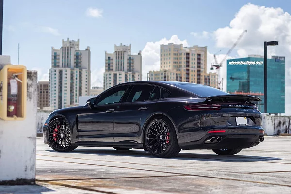 Фото дисков HRE P200 Черный глянец на Porsche Panamera II