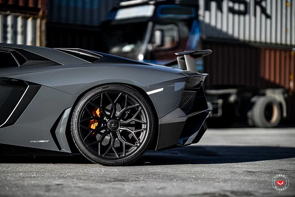 Фото дисков Vossen S17-01 Черный сатин на Lamborghini Aventador
