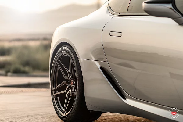 Фото дисков Vossen M-X1 Черный глянец на Lexus LC 500