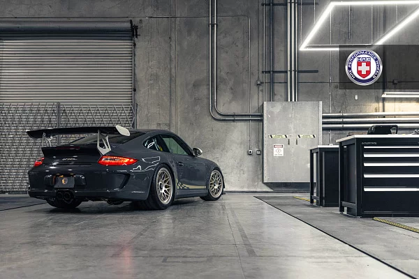 Фото дисков HRE 300 GT Глянцевая шампань на Porsche 911 VI
