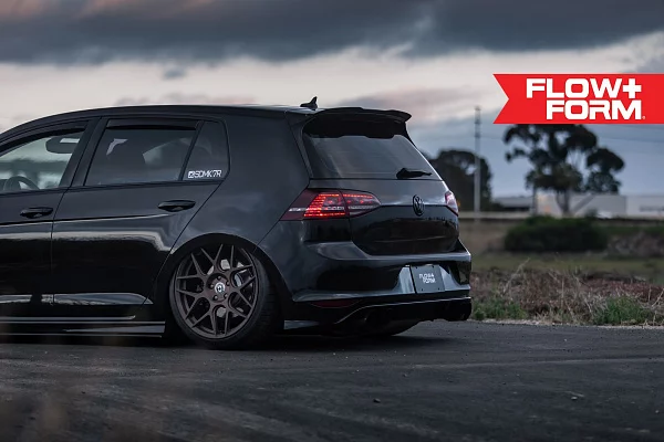 Фото дисков HRE FF01 Сатиновая темная бронза на Volkswagen Golf VII