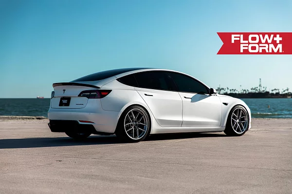Фото дисков HRE FF21 Глянцевый темный лак на Tesla Model 3