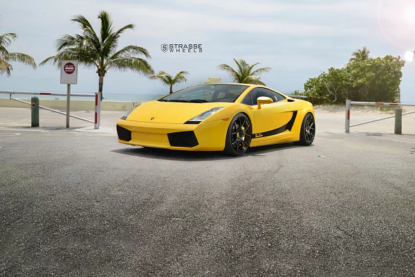 Фото дисков Strasse Wheels SM5R Deep Concave Monoblock Другой цвет на Lamborghini Gallardo