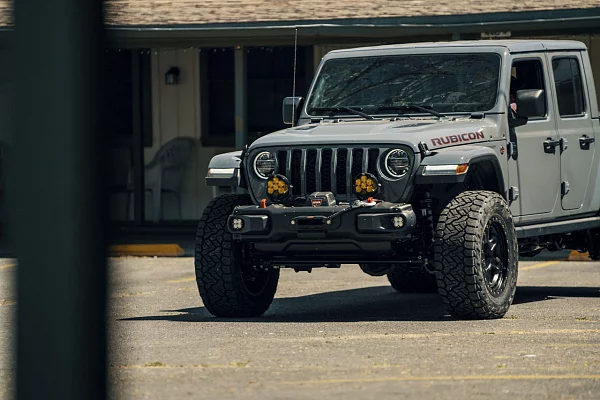 Фото дисков Black Rhino RENO Черный сатин на Jeep Gladiator II (JT)