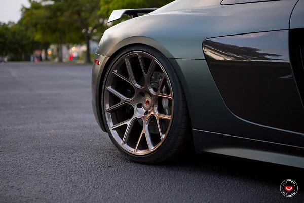 Фото дисков Vossen CG-204 Глянцевая бронза на Audi R8 (4S)