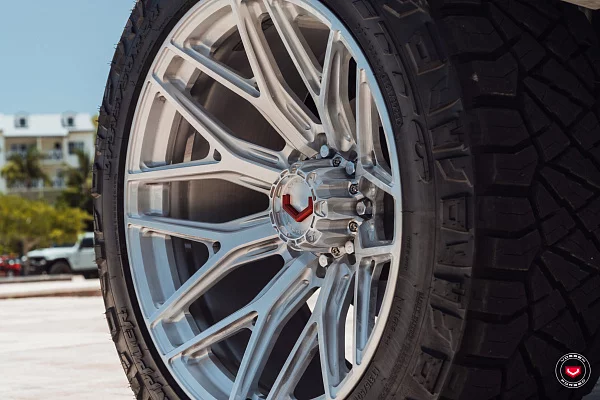 Фото дисков Vossen VFX-03 Черный глянец на Ram 1500 V
