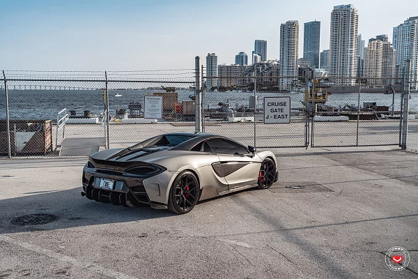 Фото дисков Vossen S21-01 Черный глянец на McLaren 570S