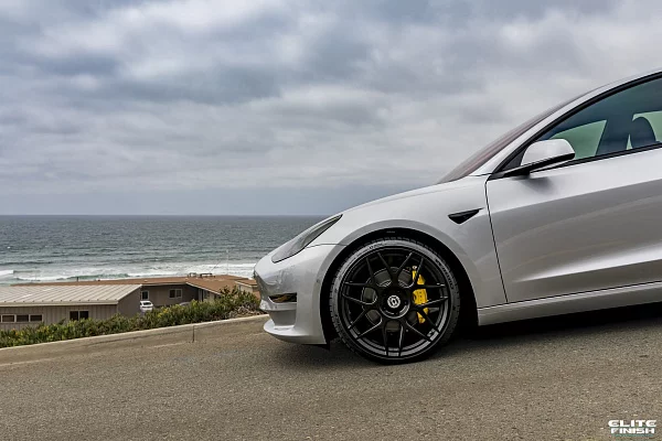 Фото дисков HRE FF01 Черный сатин на Tesla Model 3