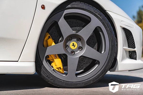 Фото дисков HRE 305M Сатиновый графит на Ferrari F430