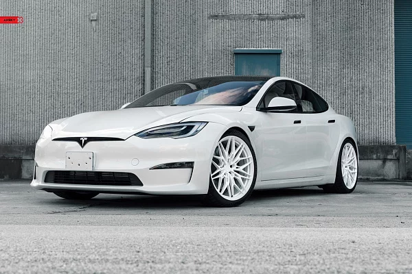Фото дисков Anrky S1-X1 Белый глянец на Tesla Model S