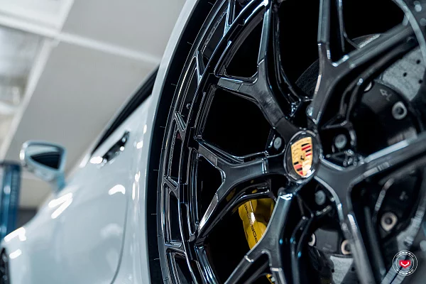 Фото дисков Vossen LC3-01T Черный глянец на Porsche 911 VIII
