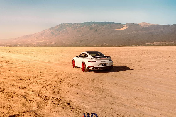 Фото дисков HRE P207 Красный сатин на Porsche 911 VII