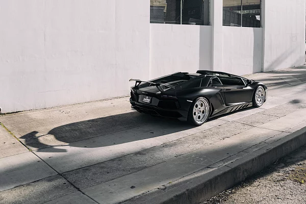 Фото дисков HRE 454 GTM Глянцевый лак на Lamborghini Aventador