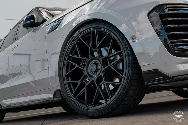 Фото дисков Vossen UV-1R Черный сатин на Range Rover Sport III