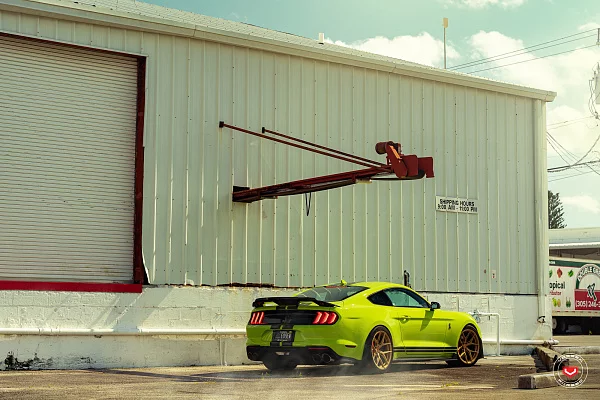 Фото дисков Vossen S21-01 Сатиновое золото на Ford Mustang VI