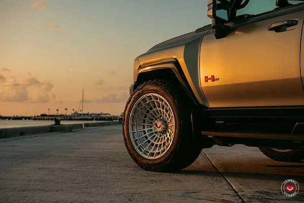 Фото дисков Vossen LCX-04 Глянцевый лак на GMC Hummer EV