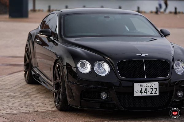 Фото дисков Vossen CG-205 Черный глянец на Bentley Continental GT II