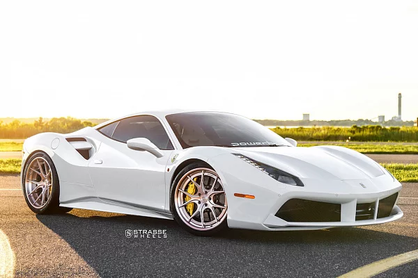 Фото дисков Strasse Wheels SM5R Deep Concave FS Сатиновая темная медь на Ferrari 488