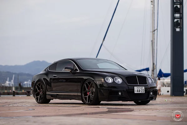 Фото дисков Vossen CG-205 Черный глянец на Bentley Continental GT II