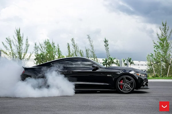 Фото дисков Vossen CV5 Сатиновый графит на Ford Mustang VI