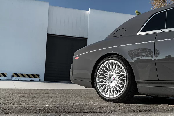 Фото дисков HRE 501M Глянцевый лак на Rolls-Royce Phantom