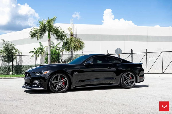 Фото дисков Vossen CV5 Сатиновый графит на Ford Mustang VI