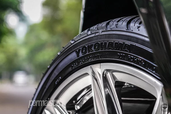 Фото дисков Vossen UV-2 Глянцевый лак на Land Rover Range Rover Velar