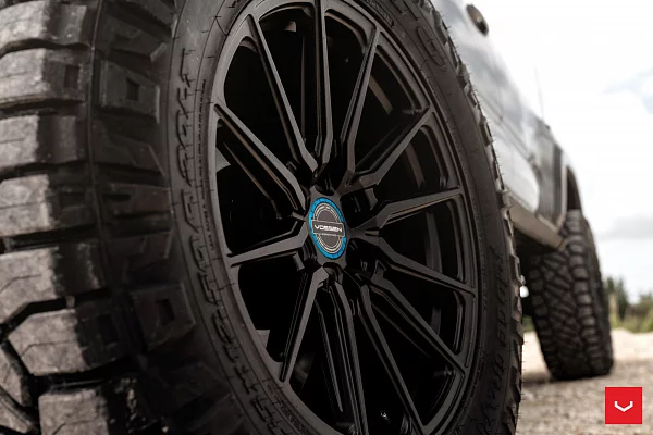 Фото дисков Vossen HF6-1 Черный сатин на Toyota Tacoma III