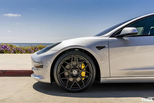Фото дисков HRE FF01 Черный сатин на Tesla Model 3