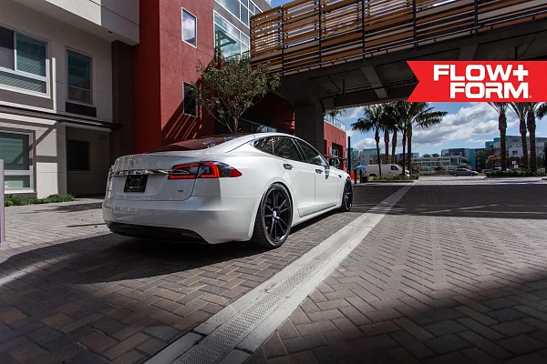 Фото дисков HRE FF04 Черный сатин на Tesla Model S