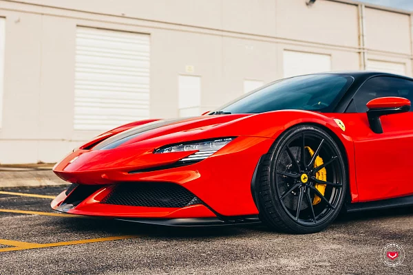 Фото дисков Vossen M-X2 Черный сатин на Ferrari SF90