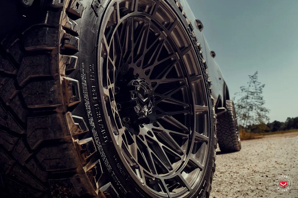 Vossen LCX-03 / GMC Sierra IV