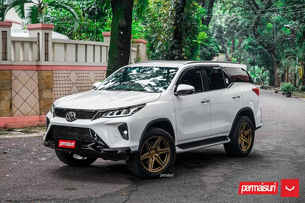 Фото дисков Vossen HF6-2 Глянцевое темное золото на Toyota Fortuner II
