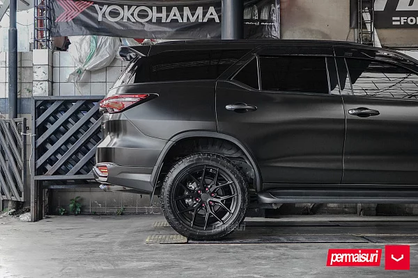 Фото дисков Vossen HF6-4 Черный сатин на Toyota Fortuner II