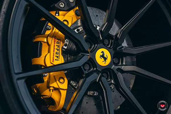 Фото дисков Vossen M-X2 Черный сатин на Ferrari SF90