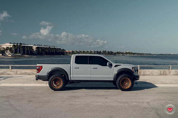 Фото дисков Vossen LCX-03 Сатиновая медь на GMC Sierra IV