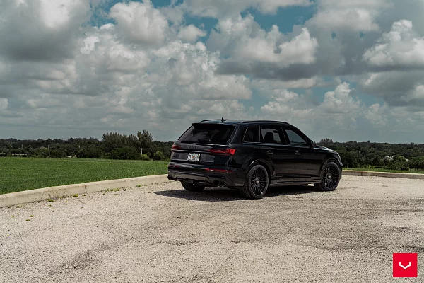 Фото дисков Vossen HF-8 Черный глянец на Audi Q7 (4M)
