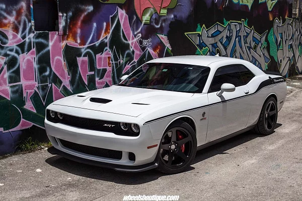 Фото дисков HRE 305M Черный сатин на Dodge Challenger III
