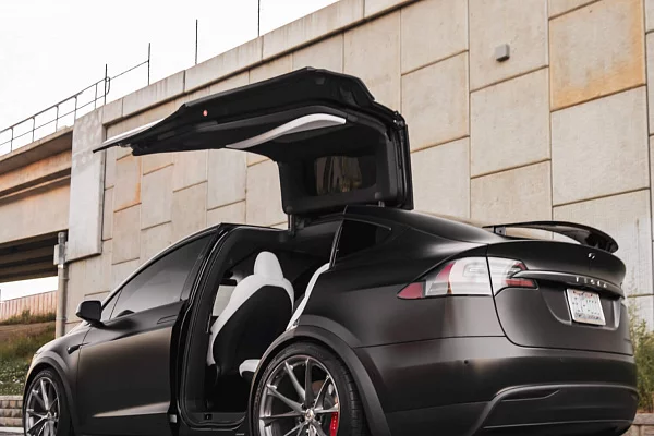 Фото дисков HRE P204 Глянцевый темный лак на Tesla Model X