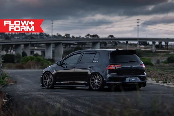 Фото дисков HRE FF01 Сатиновая темная бронза на Volkswagen Golf VII