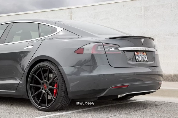 Фото дисков Strasse Wheels R10 Deep Concave Другой цвет на Tesla Model S